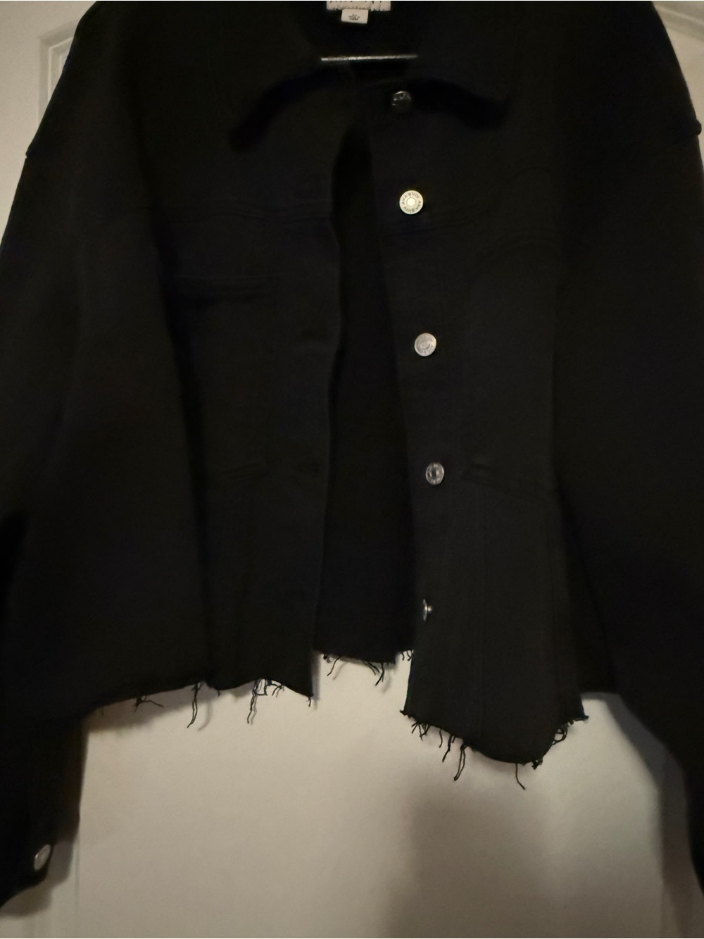 Ava & Viv Women’s size 2X Black Cropped Denim Jacket with Silver Buttons. NWOT!! - Picture 3 of 5